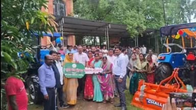 बोराम: विधायक मंगल कालिंदी ने बोड़ाम प्रखंड कार्यालय में मुख्यमंत्री ट्रैक्टर एवं कृषि यांत्रिकीकरण (पंप सेट) का किया वितरण