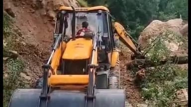 थल: थल उडियारी बैंड बेरीनाग मोटर मार्ग 6 घंटे बाद खुला