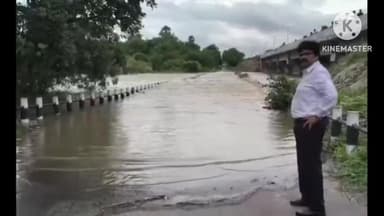 బీబీ నగర్: బీబీనగర్ శివారులోని కుదురుతంగా ప్రవహిస్తున్న చినేటి వాగును పరిశీలించిన జిల్లా కలెక్టర్ హనుమంతరావు