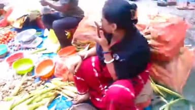 चाण्डिल : माता मनसा देवी जी की पूजा के लिए खरीददारी को लेकर चौका मोड़ पर उमड़े भीड़,यातायात प्रभावित #chandilnews #chowka