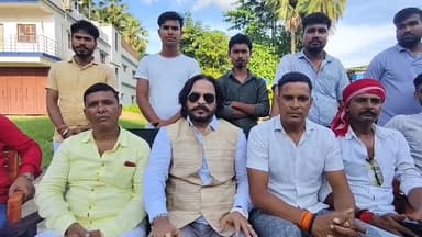 जंदाहा,मड़ई गांव के संतोष सिंहके एकलौते पुत्र शिवम कुमार को15अगस्त को अपराधियों ने गोली मारकर हत्या कर दिया,परिजनों से मिलने हिंद युवा वाहिनी के पदाधिकारियों ने मिलकर सांत्वना दी,वही महिसोर थानाध्यक्ष आशीष कुमार से मिलकर न्यास दिलाने मांगकी