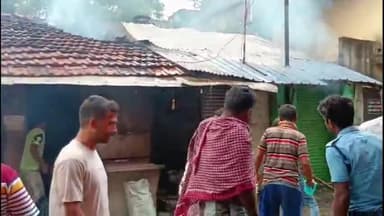 সুতাহাটা: সুতাহাটা বাজারে আগুনে পুড়ে গেল 2টি দোকান, ঘটনাস্থানে দমকলের একটি ইঞ্জিন ও পুলিশ