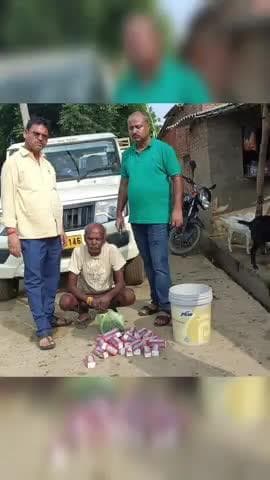 सहजनवा: समधिया चौकी क्षेत्र के महराबारी से अवैध देशी शराब बेचने व्यक्ति को आबकारी टीम ने किया गिरफ्तार। #आबकारी विभाग गोरखपुर