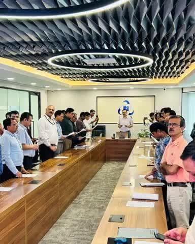 As part of the Independence Day Celebrations 2025, IRCTC observed the Swachhta Abhiyan 2025 with a pledge-taking ceremony, led by Shri Sanjay Kumar Jain, CMD #IRCTC.
The initiative marks the beginning of a fortnight-long campaign reaffirmin