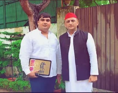 #समाजवादी पार्टी के #राष्ट्रीय_अध्यक्ष उत्तर प्रदेश के पूर्व #मुख्यमंत्री श्री #अखिलेश_यादव जी का आशीर्वाद प्राप्त हुआ !