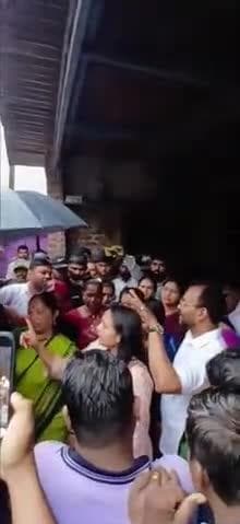 मुरुड: शेकाप नेत्या चित्रलेखा पाटील यांच्या वर आमदार पत्नी शिवसेना नेत्या मानसी दळवी यांचा हल्ला