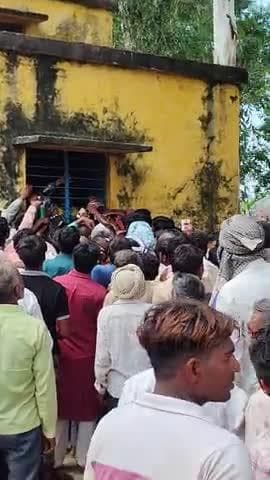 किसान करे तो करे क्या
आप देख सकते कितने परेशान है #sahaswan #budaun #upgovt