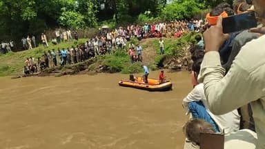 ग्राम तिंदनी में उमर नदी में डूबने से एक व्यक्ति की हुईं मौत।
नाम मुकेश यादव, ग्राम तिंदनी नरसिंहपुर #newe