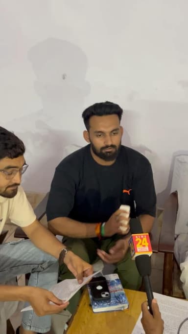 मैहर: मैं बागी रहूँगा उन महफिलों का ..
जहां शोहरत तलवे चटाने से मिलती हो - आपका अपना लल्ला 🙏✌️💪❤️ 📍मैहर 
#TEAMCHHOTUSHARMA #madhyapradesh