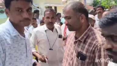 హసన్పర్తి: హసన్పర్తి లో యూరియా కోసం రోడ్ ఎక్కిన అన్నదాత. ప్రభుత్వం సరిపడా యూరియా బస్తాలు అందించాలని డిమాండ్