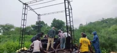 ग्राम जड़ का नया गांव पंचायत बड़ा नया गांव जिला बूंदी के शमशान की हालत जिसमें मृतक चिता भी नहीं जला सके ऐसी हालत