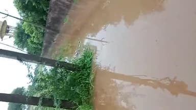 बरसात के पानी से हो रही आम लोगों को परेशानी और पानी को जल्दी से जल्दी निकल जाएं