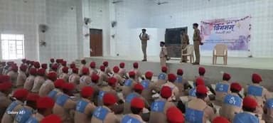आज दिनांक-23.08.2025 को पुलिस अधीक्षक महोदय, सहरसा के द्वारा #नव नियुक्त सिपाहियों को प्रशिक्षण के क्रम में अंत्य विषयों का कक्षा लिया गया।