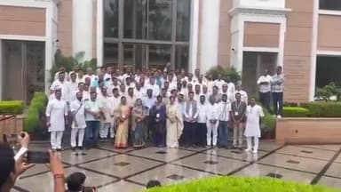 देश का प्रधानमंत्री कैसा हो, #राहुल_गांधी जैसा हो!
📍नई दिल्ली √ टीम मध्यप्रदेश √ कांग्रेस मुख्यालय