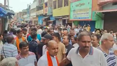 #बडहिया व्यवसायी शत्रुघन साव जी के हत्या के विरोध में पूरे बाज़ार संघ ने बाज़ार में घुमकर दुकानदारों से आग्रह कर बाज़ार को पूर्णतया बंद कराया गया ।हमारी कोशिश है इंसाफ मिलें।