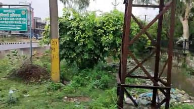 दौसा: #दौसा 220 kv Gss में भारी बारिश के कारण पानी भर गया Gss का स्टाप और अधिकारी पानी निकालने की व्यवस्था में जुटे हुए हैं