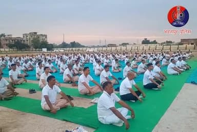 संडेज_ऑन_साइकिल_अभियान : जिला पुलिस द्वारा "फिट इंडिया मिशन" के तहत पुलिस परेड ग्राउंड #भरतपुर में #योगाभ्यास 🧘