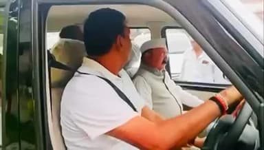 अमेठी के लोकप्रिय सांसद सरल ,सहज श्री किशोरी लाल शर्मा जी के साथ आज उनका स्नेह एवम् आशीर्बाद मिलता रहता है
#kishoriLalSharma