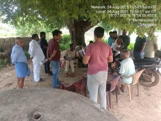 మద్దూర్ ఎస్ఐ షేక్ మహబూబ్, గ్రామ విపిఓ తో కలిసి కమలాయపల్లి గ్రామాన్ని సందర్శించి రాబోవు స్థానిక సంస్థల ఎన్నికల సందర్భంగా పలు అంశాల గురించి, సైబర్ నేరాలు, సీసీ కెమెరాలు గంజాయి డ్రగ్స్, మత్తుపదార్థాల గురించి అవగాహన కల్పించారు.