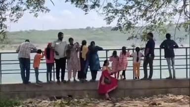 పెద్దఅడిశర్లపల్లి: వీకెండ్ ఆదివారం సెలవు దినం కావడంతో నాగార్జునసాగర్ కు పోటెత్తిన పర్యాటకులు