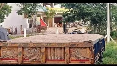 కనగల్: బొమ్మపల్లి వాగు నుండి అక్రమంగా ఇసుక రవాణా చేస్తున్న ట్రాక్టర్లను పట్టుకున్న పోలీసులు, డ్రైవర్ల పై కేసు నమోదు