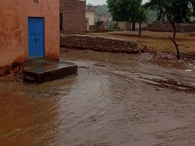 राजस्थान के जैतपुर गांव में जोरदार बारिश