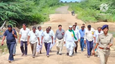 ಅಣ್ಣಿಗೇರಿ: ಅಣ್ಣಿಗೇರಿ ತಾಲೂಕಿನ ಸಾಸ್ವಿಹಳ್ಳಿ ಹಾಗೂ ಬಳಗಾನೂರ ದಾರಿಯ ಮಧ್ಯೆ ಕುಸಿದಿರುವ ಸಿಡಿಯನ್ನು ವೀಕ್ಷಣೆ ಮಾಡಿದ ಶಾಸಕ ಎನ್.ಎಚ್.ಕೋನರಡ್ಡಿ