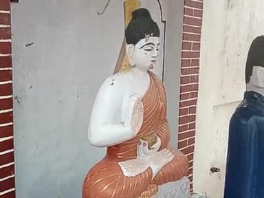 जय भीम 😭😭🙏🙏🙏डॉ भीमराव अंबेडकरके मूर्ति तोड़ा गया शेयर करो इतना ताकि मूर्ति तोड़ने वाले पकड़ेजाए