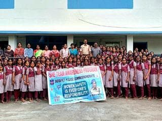 రాఘవాపూర్, కేజీబీవీ" స్కూల్ విద్యార్థినిలకు మహిళల రక్షణకు ఉన్న చట్టాల గురించి, ర్యాగింగ్/ ఇవిటీజింగ్/ పోక్సో/ షీ టీమ్స్/ యాంటీ హ్యుమెన్ ట్రాఫికింగ్ సైబర్ నేరాలు,నూతన చట్టాల గురించి, అవగాహన కల్పించిన రూరల్ ఎస్ఐ రాజేష్, సిద్దిపేట షీటీమ్ బృం