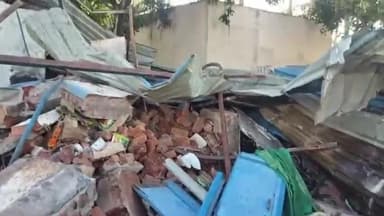 ಕಾರಟಗಿ: ನೋಟಿಸ್ ನೀಡದೇ ಮನೆ ತೆರವುಗೊಳಿಸಿದ ಗ್ರಾ.ಪಂ ಅಧಿಕಾರಿಗಳು, ಬೂದಗುಂಪಾ ಗ್ರಾಮದಲ್ಲಿ ಬೀದಿಗೆ ಬಿದ್ದ ಬಡ ಕುಟುಂಬ