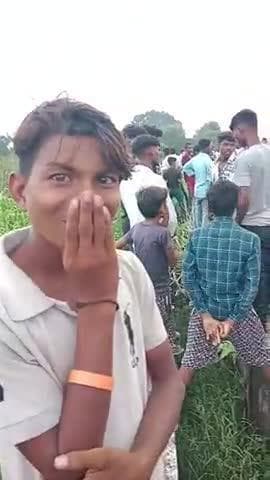 सरस्वती हाईटेक सिटी के पास नाले के अंदर एक डेड बॉडी मिला अलग-अलग कर दिया काटकर नाली के अंदर फेका#करछना महुआरी