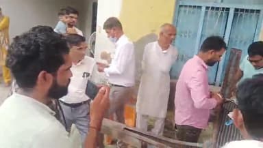 3 महीने से लापता नाबालिग लड़की के पिता अनिश्चितकाल भूख हड़ताल पर तीसरे दिन भी कोई सुराग नहीं HJM के कार्यकर्ता मिलने गए