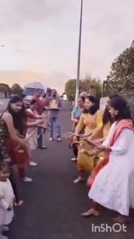 मुरुड: न्यूझीलंड मधील ऑकलंड मध्ये मराठमोळ्या कुटुंबात लेझीमच्या तालावर गणपती बाप्पा विराजमान