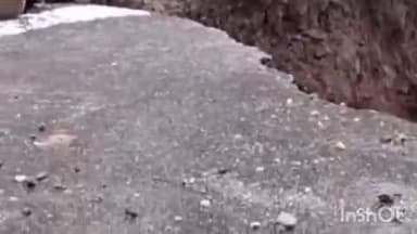 रक्कड़: ग्राम पंचायत कुहना में भारी बारिश के कारण जमीन धंसने से मकान में आई दरारें, प्रशासन ने घरों को करवाया खाली