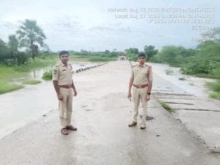 తాడూరు వాగు తాడూరు మరియు చిట్యాల గ్రామాల మధ్య ఉన్న రోడ్డు పైనుండి ఉదృతంగా ప్రవహిస్తున్నందున తాడూరు చిట్యాల గ్రామ ప్రజలు రైతులు రోడ్డు దాటే ప్రయత్నం చేయవద్దని మరియు రోడ్డుకు ఇరువైపులా చెట్ల కొమ్మలు మరియు ఇతర వస్తువులు అడ్డంగా పెట్టి రోడ్డున