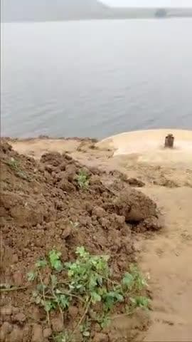 badh bhoka bandh ka jarjar video bandh tutane se baliya gaon didwana gaon alipur bh hai uske bad hamara tiwaripur jaenge