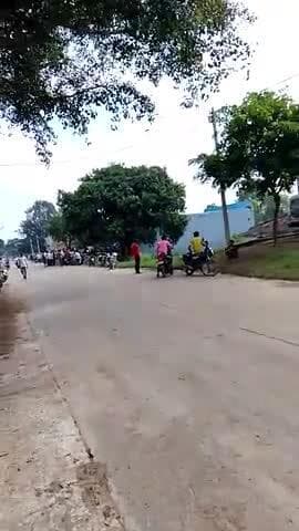 aaj purail me uriya khad ko lekar kafi bheed hai
