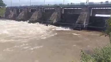 వాంకిడి: వట్టివాగు ప్రాజెక్టులోకి భారీగా వరద నీరు, 4 గేట్లు ఎత్తివేత