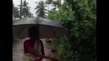 దుద్దుకూరులో ఇళ్లల్లోకి చేరిన వర్షపు నీరు, విష జ్వరాలు ప్రబులుతాయని ప్రజలు ఆందోళన