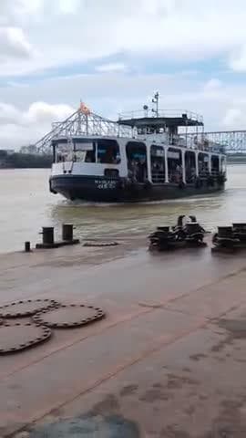 #howrah ka pul hai jo bich pilar nahi kitne barso se gadi lagatar chal rahi hai#mai sudhir rajak 👋