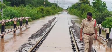 రామడుగు: కిష్టాపూర్ లో కోతకు గురైన రోడ్డు వెధిరలో నీట మునిగిన రైల్వే ట్రాక్ నిలిచిపోయిన రైళ్లు