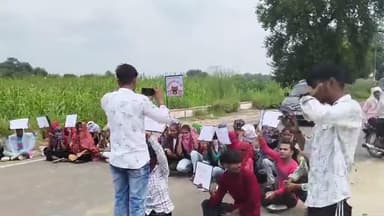 आज भुसावर कॉलेज में छात्रों के द्वारा पानी व लाइट की व्यवस्था नहीं होने के कारण आज हड़ताल की गई