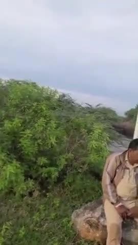 పెన్పహాడ్: మద్యం తాగి విధులు నిర్వహించిన. పెన్ పహాడ్ హెడ్ కానిస్టేబుల్.. సోషల్ మీడియాలో వైరల్ గా మారిన దృశ్యాలు