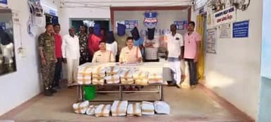 పినపాక: అక్రమంగా తరలిస్తున్న 50 కేజీల గంజాయి 5 గురు నిందితులను పట్టుకున్న బయ్యారం పోలీస్ అధికారులు