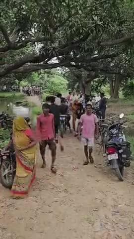 सीतापुर: #सीतापुर -महोली के बसारा गांव में बाघ की आमद
राकेश वर्मा की मौके पर हुई मौत
वन विभाग बाघ पकड़ने में अभी तक नाकाम