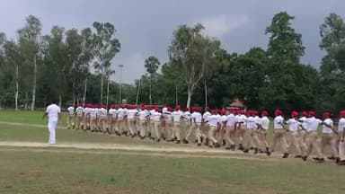 पुलिस केंद्र,सहरसा में चल रहे #नवनियुक्त प्रशिक्षु सिपाहियों के बुनियादी प्रशिक्षण के क्रम में आउटडोर ट्रेनिंग के तहत परेड ड्रिल का अभ्यास कराया गया।
