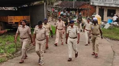 ಅಳ್ನಾವರ: ಗಣೇಶೋತ್ಸವ ಹಾಗೂ ಈದ್ ಮಿಲಾದ್ ಹಬ್ಬ: ಅಳ್ನಾವರ ತಾಲೂಕಿನ ವಿವಿಧ ಕಡೆಗಳಲ್ಲಿ ಪೊಲೀಸರು ಪಥ ಸಂಚಲನ