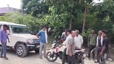 #जहानाबाद थाना क्षेत्र के अमौली रोड पर ई-रिक्शा की टक्कर से बाइक सवार दो युवक गंभीर घायल, सीएचसी से जिला अस्पताल रेफर#@#