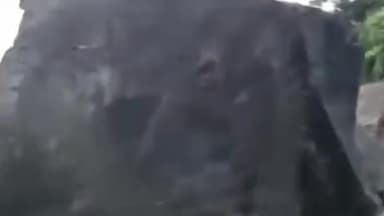 কার্শিয়ং: পুজোর আগে ধসের দাপট, অচল বাংলার সিকিমমুখী লাইফ লাইন, সেবক–কালিঝোড়া এলাকায় জাতীয় সড়কে বন্ধ গাড়ি চলাচল