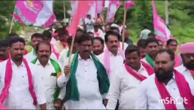 వేలేరు: వేలేరు మండల కేంద్రం నుండి గండిరామారం వరకు ప్రారంభమైన మాజీ ఉప ముఖ్యమంత్రి పాదయాత్ర రైతులను ఆదుకోవాలని డిమాండ్